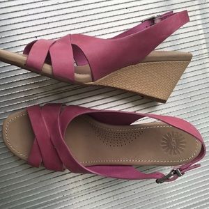 UGG WOMEN’S PINK WEDGE LEATHER SANDALS